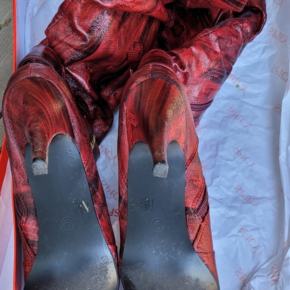 Spicey Footwear Boots, Size 9 - Picture 3 of 4